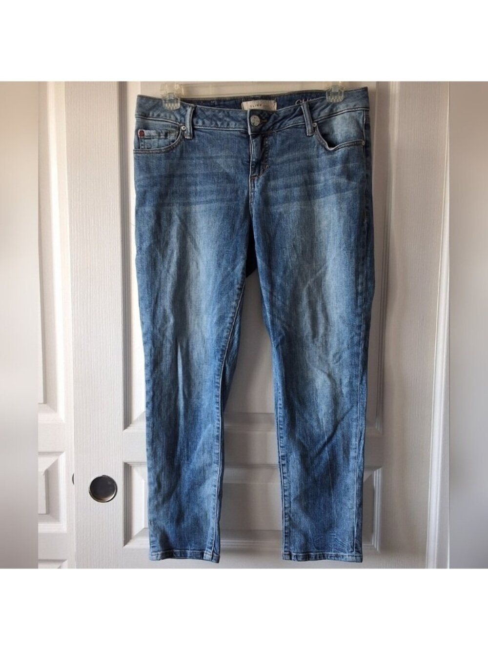 Slink Jeans Women's Size 10 Light Blue Low-Rise Curvy Cropped Straight Leg Denim